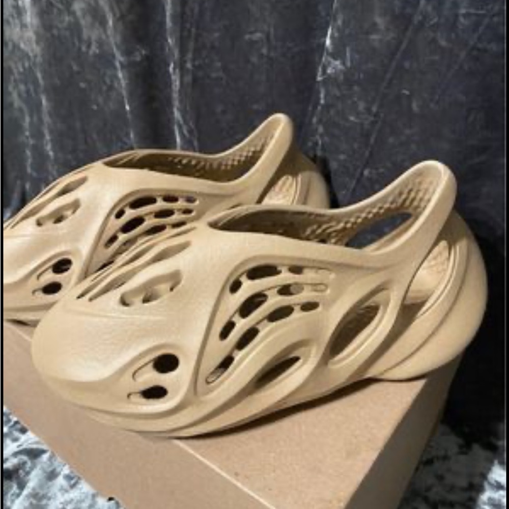 adidas Yeezy Foam RNNR Ochre Size 6